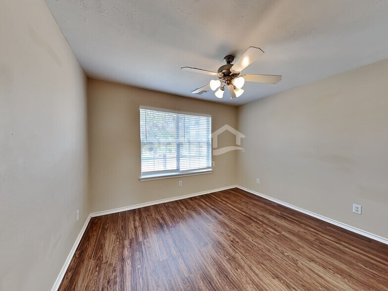 Building Photo - 24203 Silversmith Ln