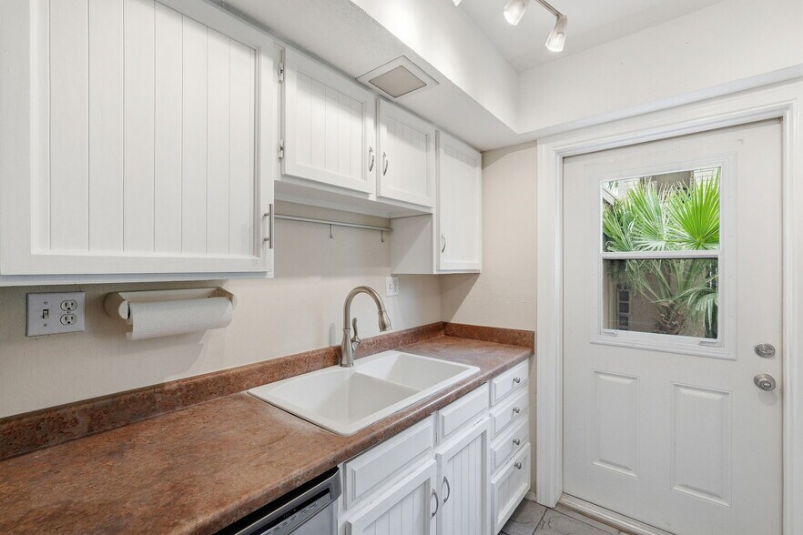 Building Photo - 31 W Pasadena Ave