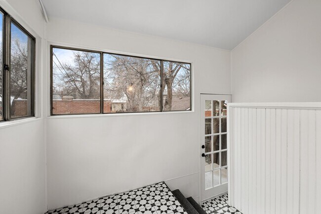 Building Photo - Charming Duplex in Wash Park!
