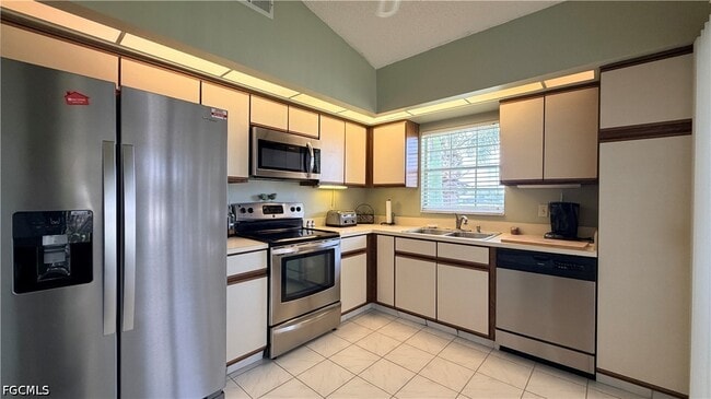 Building Photo - 14977 Rivers Edge Ct