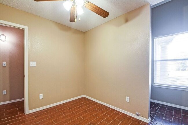 Building Photo - Gorgeous and Spacious Eastside Home for Rent with Refrigerated Air!
