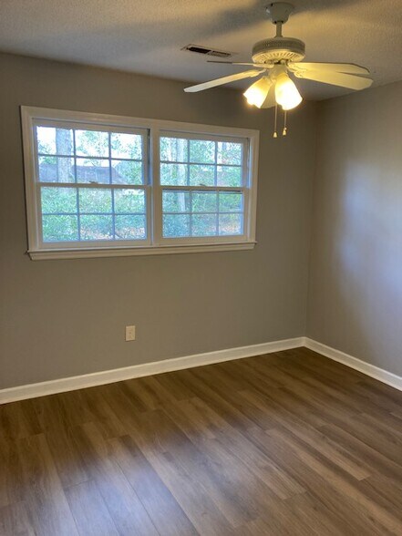 3 Bedroom 2 Bath Home for Rent with 1/3 acre yard in South Pinepoint Subdivision of West Ashley - 1934 Ivy Hall Rd