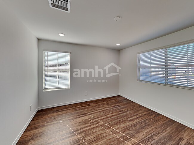 Building Photo - 779 S 150th Dr