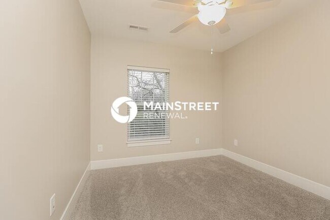 Building Photo - 3 Bedroom Pet-Friendly Home in Gallatin, TN with Main Street Renewal