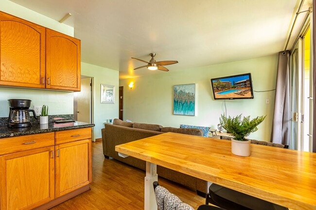 Building Photo - Oceanfront 1 Bed/1 Bath Fully Furnished Condo at Waipuilani!