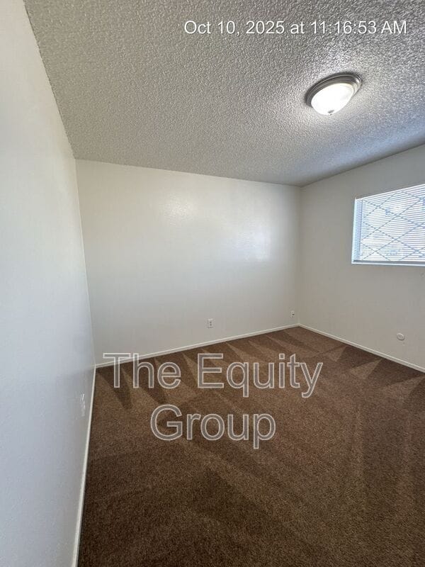 Building Photo - 2837 W Walnut Ave