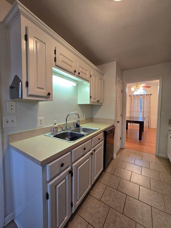 Building Photo - 5945 Lost Creek Dr