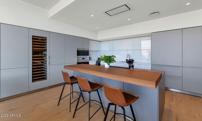 Building Photo - 6302 E Camelback Rd