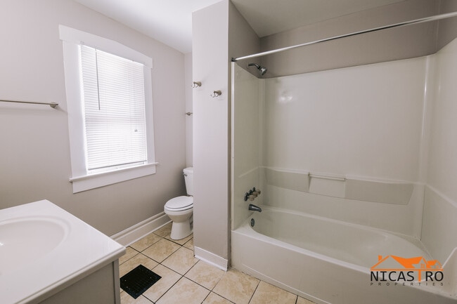 Building Photo - 1600 N 4th St