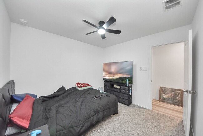 Building Photo - Like-New Legacy Park Home with Modern Style & Room to Unwind!