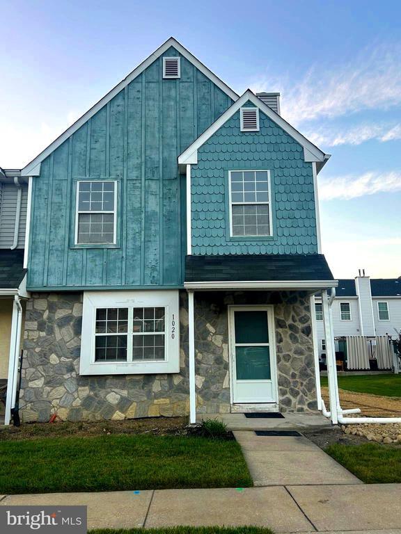 Building Photo - 1020 Hillsboro Ct