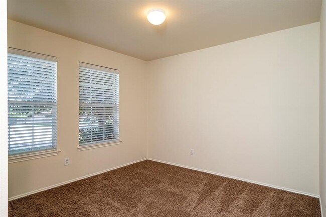 Building Photo - 517 Emma Rose Trail