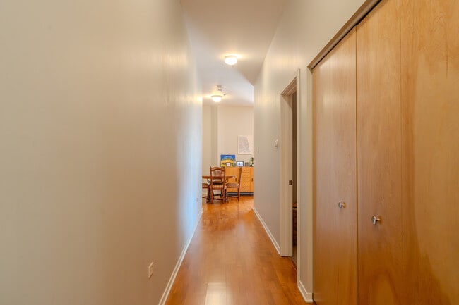 Building Photo - 2915 N Clybourn Ave