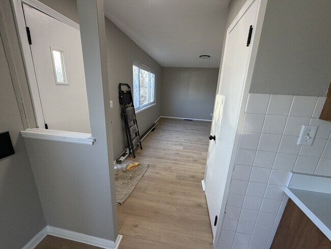 Building Photo - 4300 E 175th St