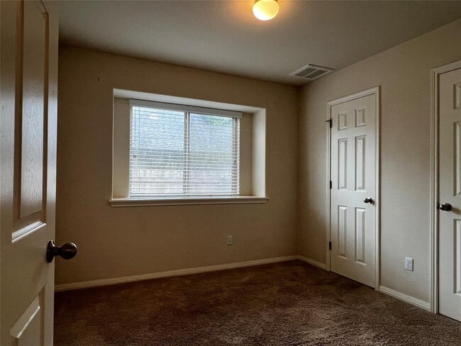 Building Photo - 2708 Cottonwood Shores Dr
