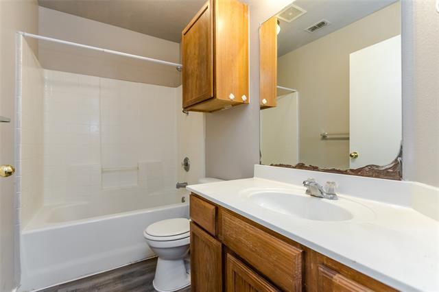 Building Photo - 1217 Village Garden Dr