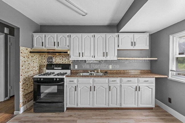 Primary Photo - 135 Dundee Cir