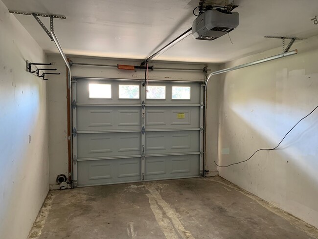 Building Photo - Welcome home!  1 Bedroom/ 1 Bath Condo