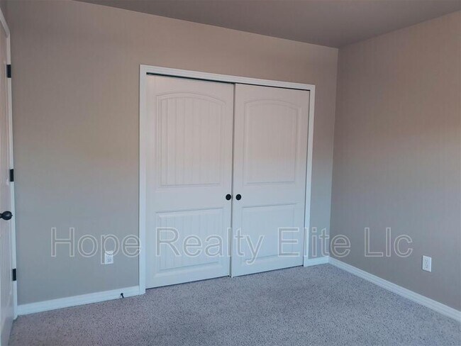 Building Photo - 1555 Promontory Bluff View