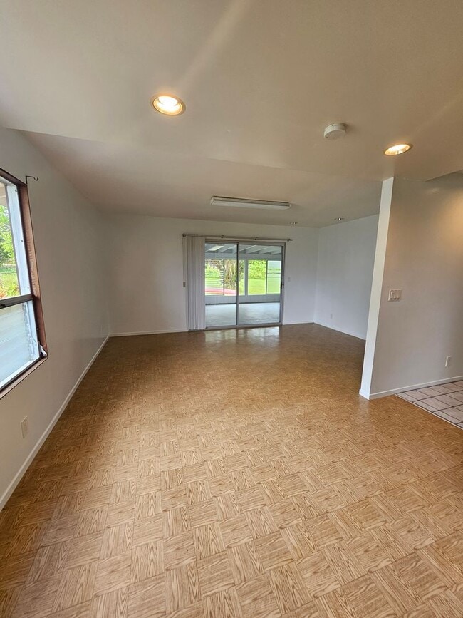 Building Photo - Beautiful 4 Bedroom 2 Bath House