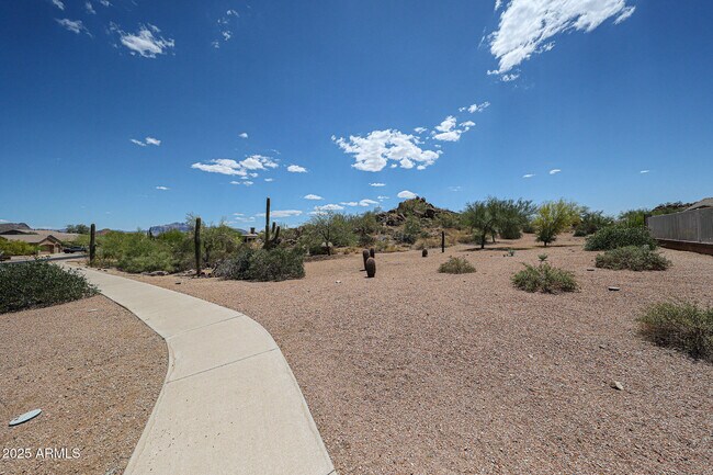Building Photo - 2318 N Boulder Mountain