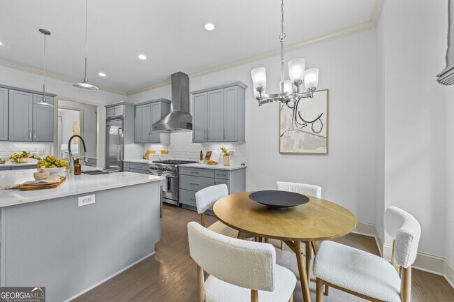 Building Photo - 1742 Helen Dr NE