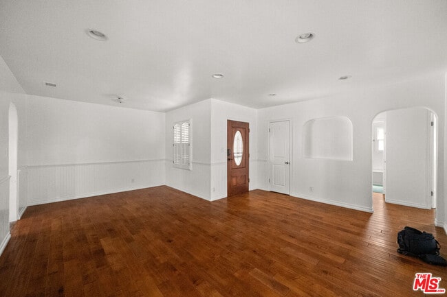 Building Photo - 5227 Etheldo Ave