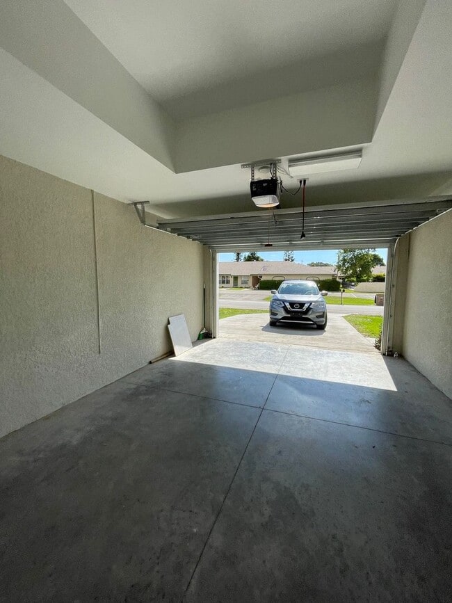 Building Photo - Duplex for rent