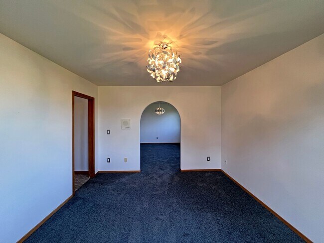 Building Photo - Stunning 4 Bedroom 2.5 Bath with Peek-a-Boo View of Puget Sound