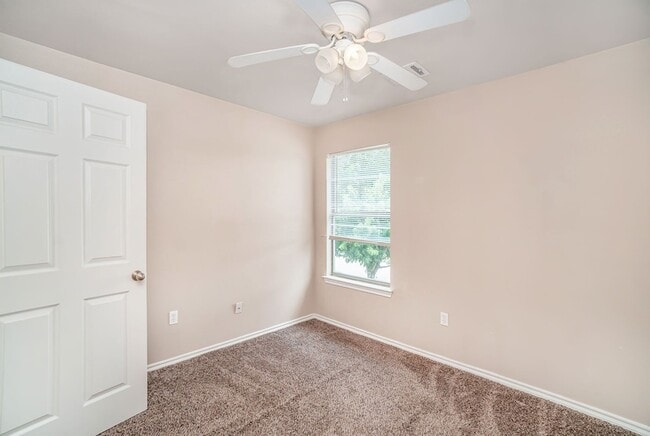 Building Photo - 542 Mast Ct