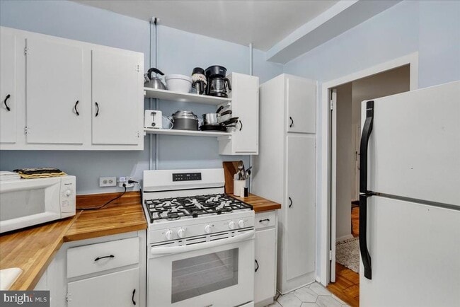 Building Photo - 1132 Valley Dr