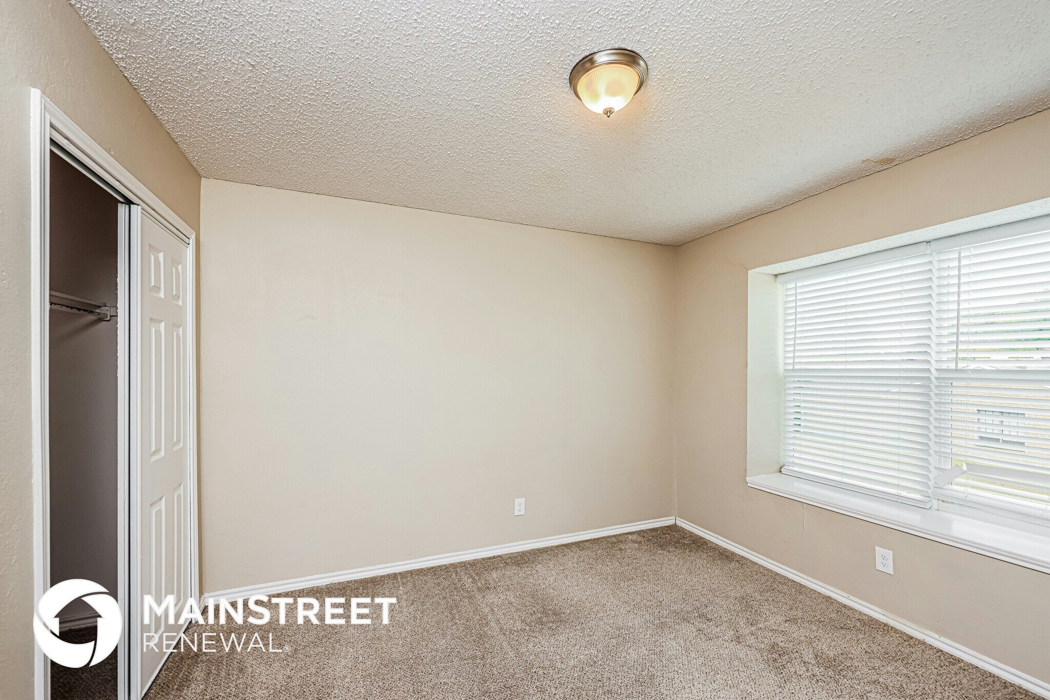 Building Photo - 1401 Del Rio Dr