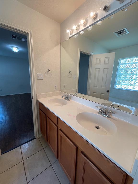 Building Photo - 3830 Castle Rock Cove