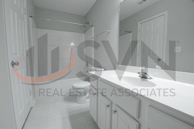 Building Photo - 3 Bedroom / 2.5 Bath in South Durham Neighborhood!