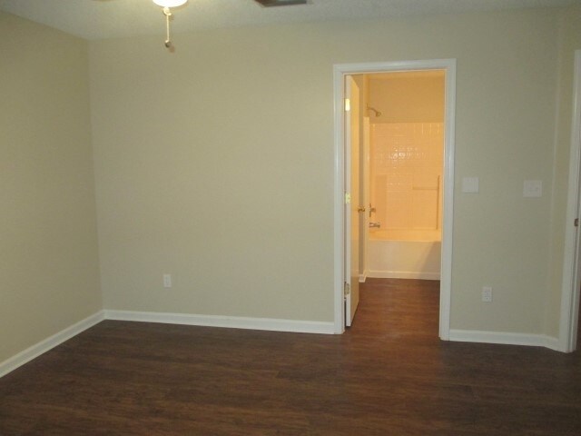 Building Photo - 1127 Hidden Cove Cir S