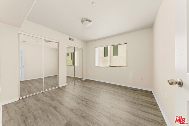 Building Photo - 6815 Baird Ave