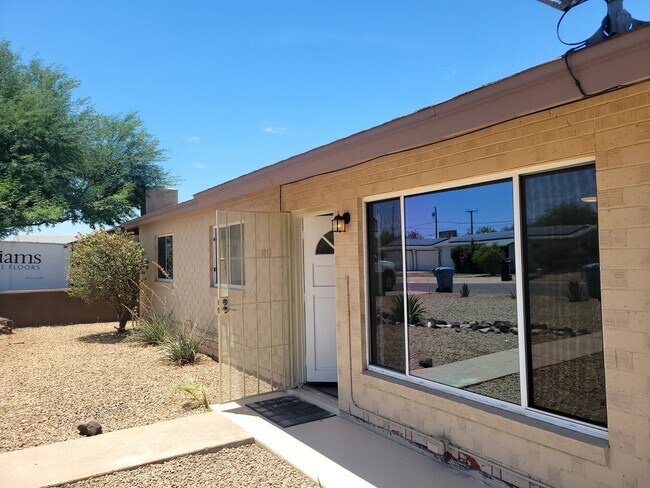 Building Photo - 8050 N 11th Pl