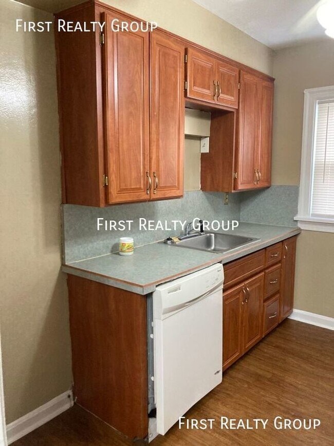 Building Photo - 2926 Catalpa Dr.