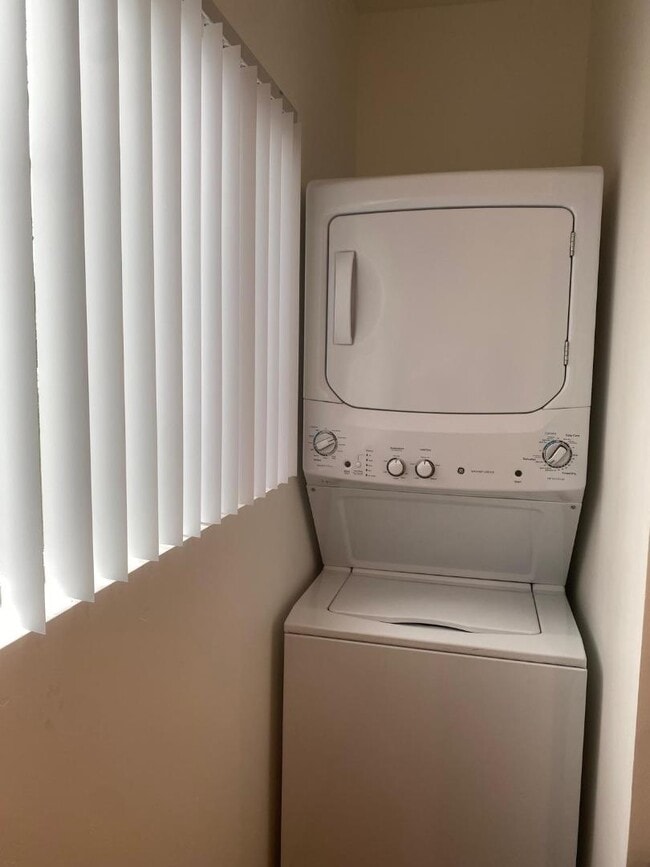 Building Photo - 1445 Revere Ave