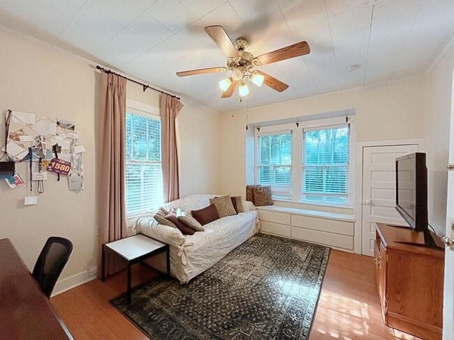 Building Photo - 3 Bedroom House in Capital Heights