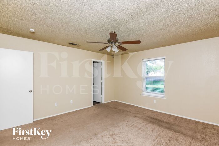Building Photo - 3513 Hummingbird Dr