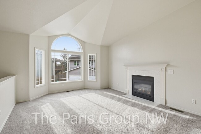 Building Photo - Spectacular Spacious 5BR Home in Sultan * Great Location * New Paint/Flooring/Appliances +++