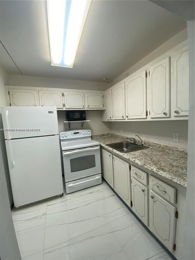Building Photo - 111 Tilford F