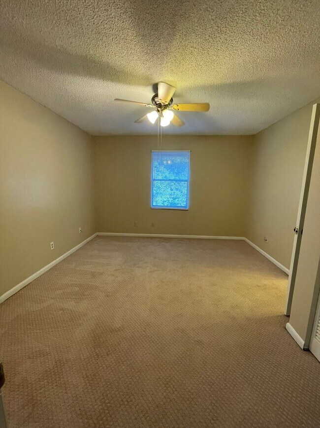 Building Photo - Townhome in Ormond Beach
