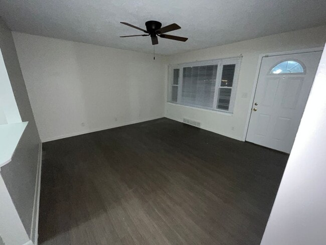 Building Photo - Agent Interest