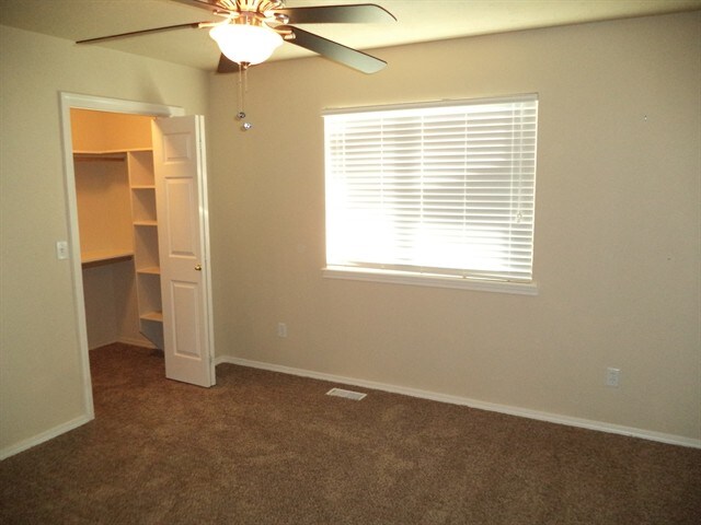 Building Photo - 1330 N Andrew Dr