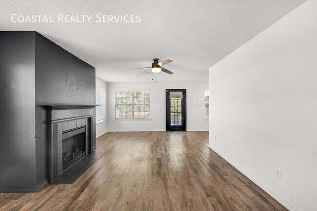 Building Photo - 9756 Seafarers Way-