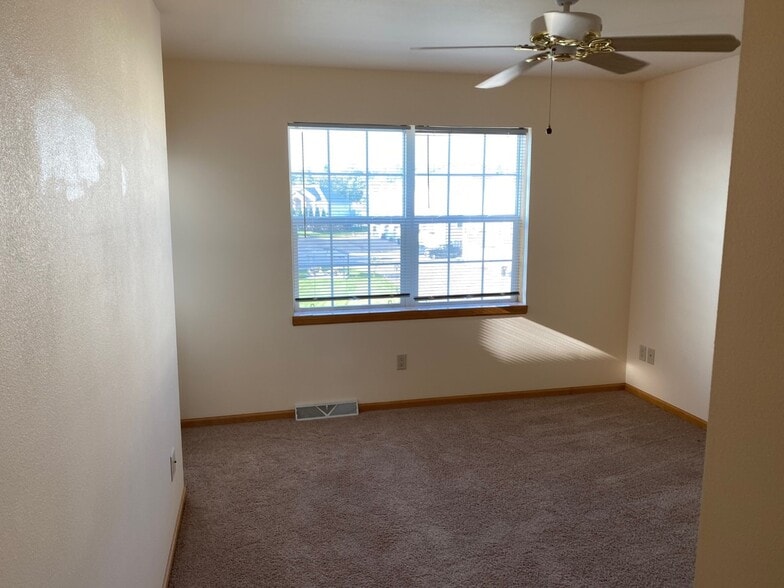 Building Photo - 241 N Alpine Pky