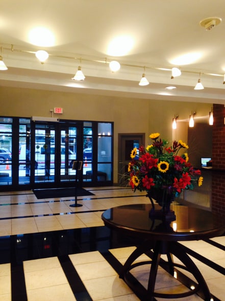 Building Photo - 1021 N Garfield St