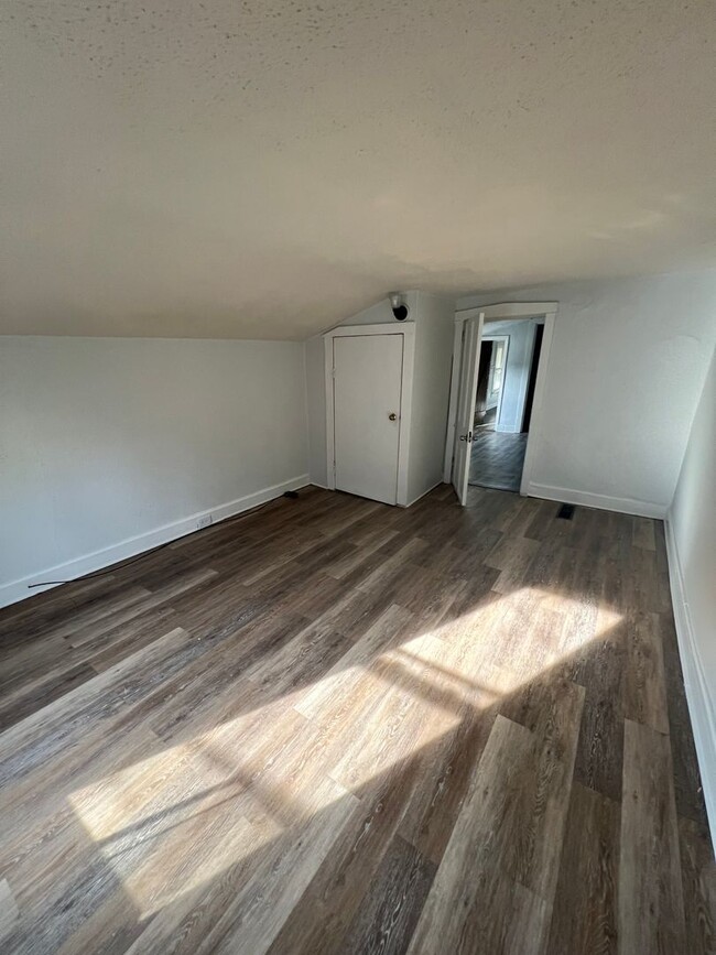 Building Photo - Renovated 2 BD, 1 BA Home in Lancaster!